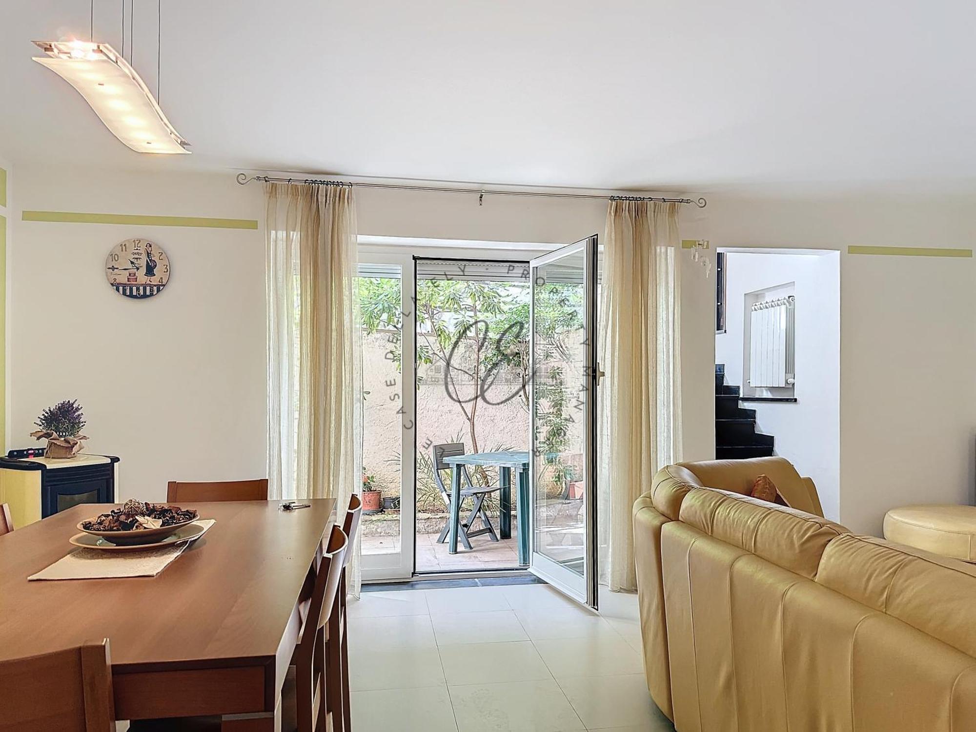 House Apartment *